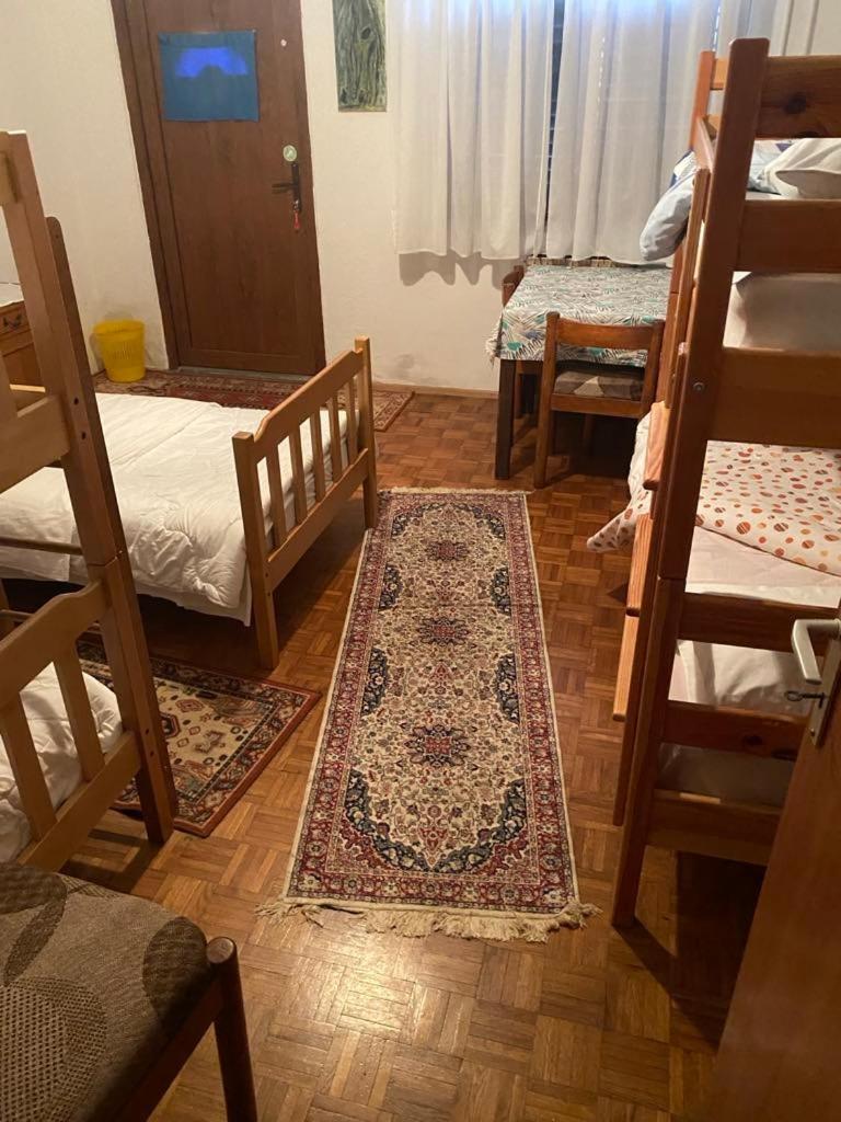 Hostel-Sezanalokev B&B Bagian luar foto