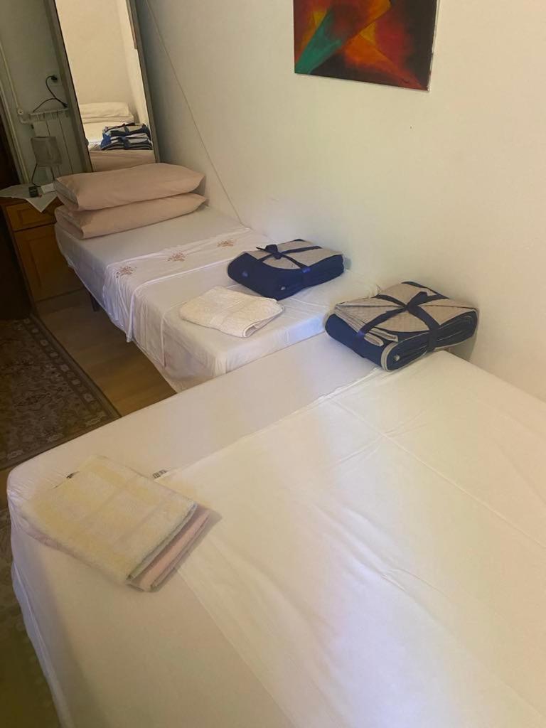 Hostel-Sezanalokev B&B Bagian luar foto